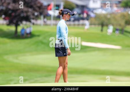 Sylvania, Ohio, USA. Juli 2024. LINN GRANT 25 von Schweden befragt das neunte Grün in den Dana Open im Highland Meadows Golf Club in Sylvania, Ohio. Grant beendete die Runde fünf Schüsse aus der Führung. (Kreditbild: © Brian Dempsey/ZUMA Press Wire) NUR REDAKTIONELLE VERWENDUNG! Nicht für kommerzielle ZWECKE! Quelle: ZUMA Press, Inc./Alamy Live News Stockfoto