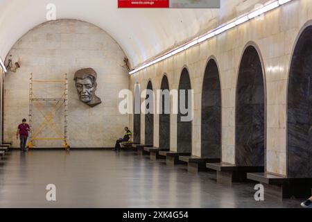 Tiflis, Georgien - 23. JUNI 2024: Die U-Bahn-Station Tiflis ist ein am 11. Januar 1966 eröffnetes Schnellverkehrssystem in Tiflis. Innenansicht vom Marjanishv Stockfoto