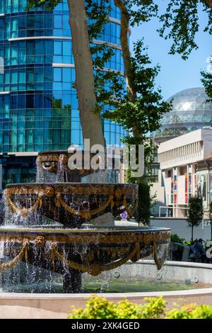 Tiflis, Georgien - 22. JUNI 2024: Der Freiheitsplatz befindet sich im Zentrum von Tiflis, Georgien, am östlichen Ende der Rustaveli Avenue. Stockfoto