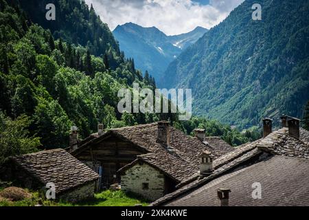 Historische Walser Häuser, Alagna Valsesia, Piemont Italien Stockfoto