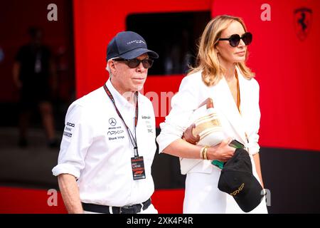 Budapest, Ungarn. Juli 2024. HILFIGER Tommy und OCLEPPO Dee während des Formel-1-Grand-Prix 2024 von Ungarn, 13. Runde der Formel-1-Weltmeisterschaft 2024 vom 19. Bis 21. Juli 2024 auf dem Hungaroring in Mogyorod, Ungarn - Foto Eric Alonso/DPPI Credit: DPPI Media/Alamy Live News Stockfoto