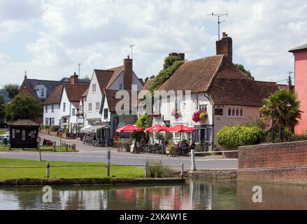 Das Fox Restaurant Duck Pond und Village Green Finchingfield Essex Stockfoto