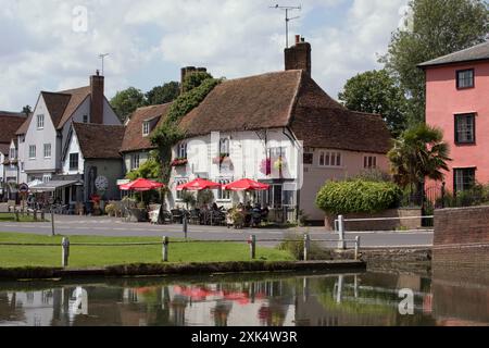 Das Fox Restaurant Duck Pond und Village Green Finchingfield Essex Stockfoto