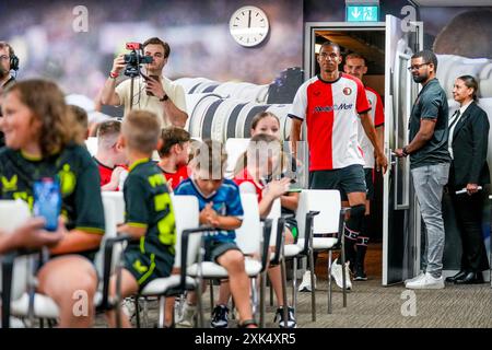 ROTTERDAM, 21-07-2024, de Kuip . Niederländischer Fußball Eredivisie , Saison 2024 - 2025. dag Feyenoord . Der Feyenoord-Spieler Calvin Stengs und der Feyenoord-Spieler Thomas Beelen kommen zur Kids-Pressekonferenz Stockfoto