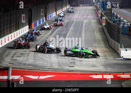 LONDON, VEREINIGTES KÖNIGREICH. Juli 24. Ein Überblick über das Geschehen beim Rennen am Samstag beim Hankook London E-Prix 2024 beim Excel am Samstag, den 20. Juli 2024 in LONDON, ENGLAND. Quelle: Taka G Wu/Alamy Live News Stockfoto