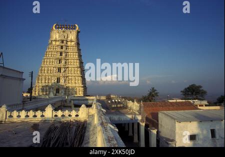 Der Chamundeshwari-Tempel in der Stadt Mysore in der Provinz Karnataka in Indien. Indien, Mysore, März 1998 Stockfoto