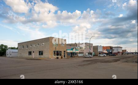 Assiniboia, Saskatchewan, Kanada – 6. Juli 2024: Unternehmen in der Centre Street in der Innenstadt Stockfoto