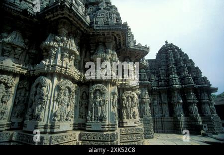 Die Hindutempelruinen des Chennakeshava Tempels mit Steinschnitzereien, auch Keshava, Kesava oder Vijayanarayana Tempel in der Stadt Belur in der Stockfoto