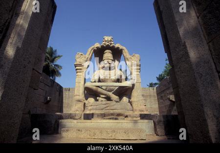 Die Statue des Shri Lakshmi Narasimha Tempels in der Nähe der Stadt Hampi in der Provinz Karnataka in Indien. Indien, Karnataka, März 1998 Stockfoto