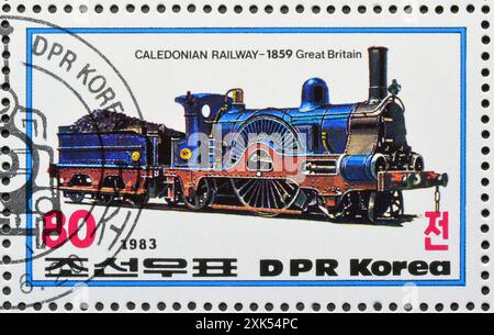 Von Nordkorea gedruckte gestempelte Briefmarke, die die Caledonian Railway – 1859 Großbritannien, um 1983 zeigt. Stockfoto