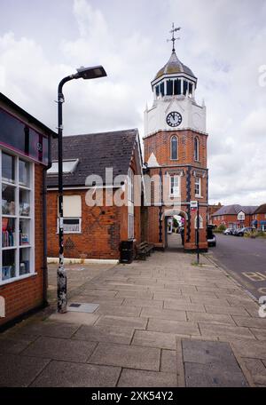 Uhrenturm neben der alten Bohrhalle in Burnham auf Crouch in Essex Stockfoto