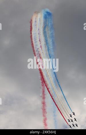 Die Patrouille de France während einer Flugschau, um die Stärke der französischen Luftwaffe zu demonstrieren Stockfoto