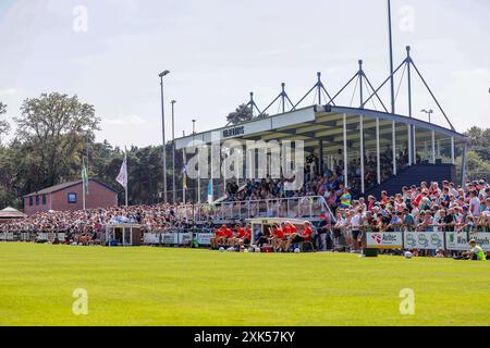 Rolde, Niederlande. Juli 2024. ROLDE, Sportpark Boerbos, 20.07.2024, Saison 2024/2025, Freundschaftsspiel. Während des Spiels Groningen - Emmen (freundlich), Endergebnis 3:2, Stadionübersicht Credit: Pro Shots/Alamy Live News Stockfoto