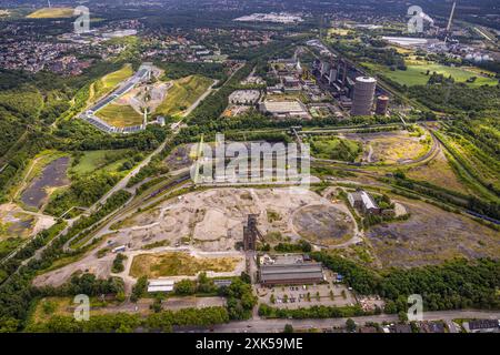 Luftbild, ArcelorMittal Bottrop und Zeche Prosper-Haniel mit Gasometer, Abriss Zechengebäude Prosper II-Gelände an der Knappenstraße neben dem Malakowturm und Förderturm, Bahngleise, links die Skihalle alpincenter auf der Halde Prosperstraße, Batenbrock-Süd, Bottrop, Ruhrgebiet, Nordrhein-Westfalen, Deutschland ACHTUNGxMINDESTHONORARx60xEURO *** Luftaufnahme, ArcelorMittal Bottrop und Prosper Haniel Zeche mit Gasometer, Abriss des Zechengebäudes Prosper II in der Knappenstraße neben Malakow Turm und Windeturm, Bahngleise, links die Skihalle alpincenter am Prosper Stockfoto