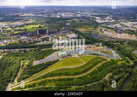 Luftbild, Skihalle alpincenter auf der Halde Prosperstraße mit Bauhügel, ArcelorMittal Bottrop und Zeche Prosper-Haniel mit Gasometer, Abriss Zechengebäude Prosper II-Gelände an der Knappenstraße neben dem Malakowturm und Förderturm, Fernsicht zum Hafen, Welheim, Bottrop, Ruhrgebiet, Nordrhein-Westfalen, Deutschland ACHTUNGxMINDESTHONORARx60xEURO *** Luftansicht, Skihalle alpincenter auf der Prosperstraße mit Bauhügel, ArcelorMittal Bottrop und Prosper Haniel Zeche mit Gasometer, Abriss des Zechengebäudes Prosper II an der Knappenstraße neben dem Malakow-Turm und wi Stockfoto