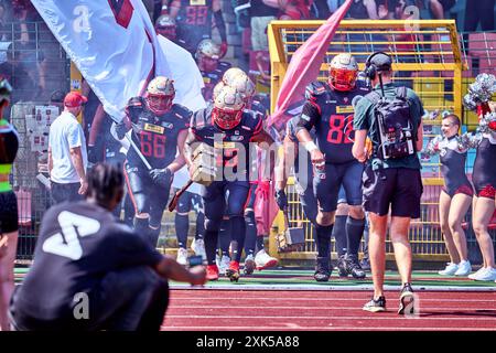 Spielereinlauf Berlin Thunder, DE, Berlin Thunder vs. Vienna Vikings, American Football, Saison 2024, European League of Football, elf, Woche 9, 21.07.2024, Foto: Eibner-Pressefoto/ Claudius Rauch Stockfoto