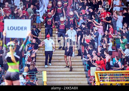 Johnny Schmuck (Berlin Thunder, Head Coach), Spielereinlauf, GER, Berlin Thunder vs. Vienna Vikings, American Football, Saison 2024, European League of Football, elf, Woche 9, 21.07.2024, Foto: Eibner-Pressefoto/ Claudius Rauch Stockfoto