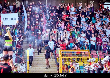 Spielereinlauf Berlin Thunder, DE, Berlin Thunder vs. Vienna Vikings, American Football, Saison 2024, European League of Football, elf, Woche 9, 21.07.2024, Foto: Eibner-Pressefoto/ Claudius Rauch Stockfoto