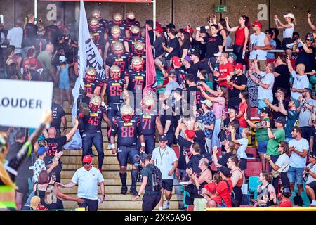 Spielereinlauf Berlin Thunder, DE, Berlin Thunder vs. Vienna Vikings, American Football, Saison 2024, European League of Football, elf, Woche 9, 21.07.2024, Foto: Eibner-Pressefoto/ Claudius Rauch Stockfoto