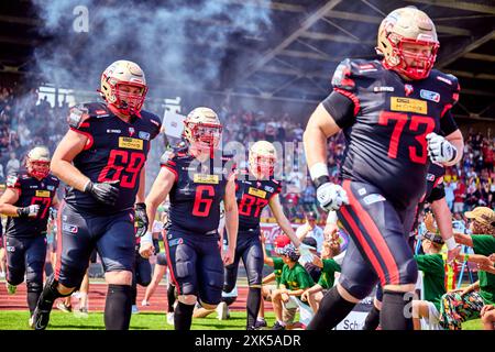 Spielereinlauf Berlin Thunder, DE, Berlin Thunder vs. Vienna Vikings, American Football, Saison 2024, European League of Football, elf, Woche 9, 21.07.2024, Foto: Eibner-Pressefoto/ Claudius Rauch Stockfoto