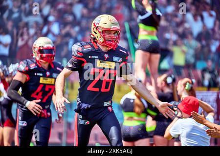 Spielereinlauf Berlin Thunder, DE, Berlin Thunder vs. Vienna Vikings, American Football, Saison 2024, European League of Football, elf, Woche 9, 21.07.2024, Foto: Eibner-Pressefoto/ Claudius Rauch Stockfoto