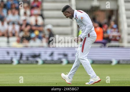 Nottingham, Großbritannien. Juli 2024. Kevin Sinclair von West Indies feiert den Wicket von Jamie Smith von England während des Rothesay Test Match Day Four Match England vs West Indies in Trent Bridge, Nottingham, Vereinigtes Königreich, 21. Juli 2024 (Foto: Mark Cosgrove/News Images) in Nottingham, Vereinigtes Königreich am 21. Juli 2024. (Foto: Mark Cosgrove/News Images/SIPA USA) Credit: SIPA USA/Alamy Live News Stockfoto
