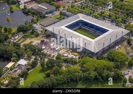 Luftbild, Duisburg-Süd, Schauinsland-Reisen-Arena, auch Wedau-Stadion, Konzert und Menschenmenge vor der Bühne, Neudorf, Duisburg, Ruhrgebiet, Nordrhein-Westfalen, Deutschland ACHTUNGxMINDESTHONORARx60xEURO *** Luftansicht, Duisburg Süd, Schauinsland Reisen Arena, auch Wedau Stadium, Konzert und Publikum vor der Bühne, Neudorf, Duisburg, Ruhrgebiet, Nordrhein-Westfalen, Deutschland ATTENTIONxMINDESTHONORARx60xEURO Stockfoto