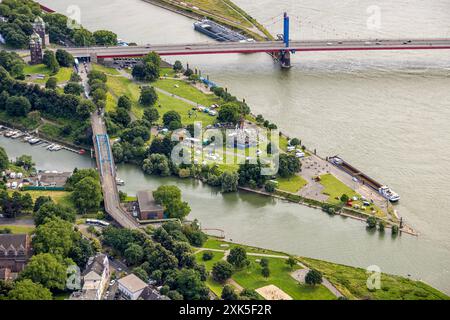 Luftbild, Duisburg-Nord, Mündungsgebiet Mercatorinsel Fluss Ruhr in den Fluss Rhein, Friedrich Ebert Brücke, blaue Bassin Brücke Eisenbahnhafen Wiese Mühlenweide mit VW Käfer und Oldtimertreffen, Ruhrort, Duisburg, Ruhrgebiet, Nordrhein-Westfalen, Deutschland ACHTUNGxMINDESTHONORARx60xEURO *** Luftansicht, Duisburg Nord, Mündung Mercatorinsel Ruhr in den Rhein, Friedrich-Ebert-Brücke, blaue Beckenbrücke Eisenbahnhafenwiese Mühlenweide mit VW Käfer und Oldtimer-Treffen, Ruhrort, Duisburg, Ruhrgebiet, Nordrhein-Westfalen, Deutschland ATTENTIONxMINDESTHONORARx60xEURO Stockfoto