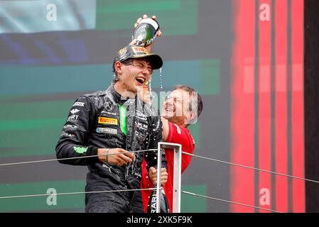 Mogyorod, Hongrie. Juli 2024. ANTONELLI Andrea Kimi (ita), Prema Racing, Dallara F2 2024, Porträt, Podium während der 9. Runde der FIA Formel-2-Meisterschaft 2024 vom 19. Bis 21. Juli 2024 auf dem Hungaroring, in Mogyorod, Ungarn - Foto DPPI Credit: DPPI Media/Alamy Live News Stockfoto