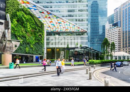 Malerischer Blick auf den Eingang zum Ocean Financial Centre, Singapur Stockfoto