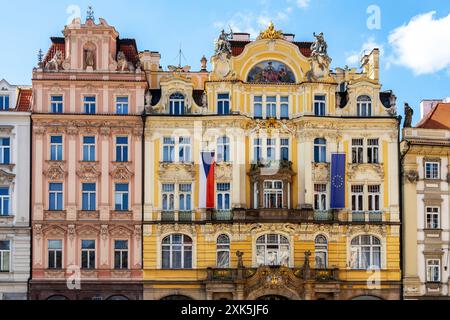 Das ehemalige kommunale Versicherungsgebäude am Altstädter Ring. Entworfen im neobarocken Stil vom Architekten Osvald Polívka und gebaut zwischen Stockfoto