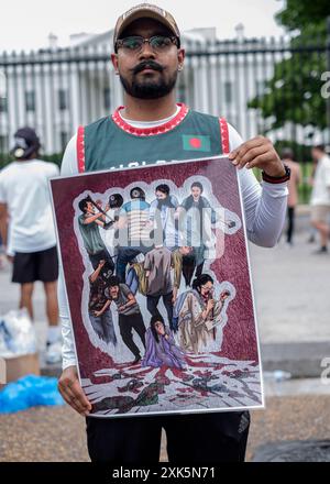 Ein Demonstrant, der ein Protestzeichen hält, während er an einer Demonstration in Solidarität mit Studenten aus Bangladesch am 20. Juli 2024 in Washington DC teilnimmt. Bangladeschische Studenten versammeln sich mit Bannern und Bangladeschischen Fahnen vor dem Weißen Haus, während sie Solidarität mit dem Protest der bangladeschischen Studenten gegen die "Quote" zeigen. Mehr als hundert Menschen wurden bei den bisherigen Auseinandersetzungen im ganzen Land getötet, und über 1.500 wurden von der autoritären Regierung in Bangladesch während einer Bewegung verletzt, die eine Reform des Quotensystems für staatliche Arbeitsplätze forderte. (Foto: Probal Rashid/SIPA USA) Stockfoto