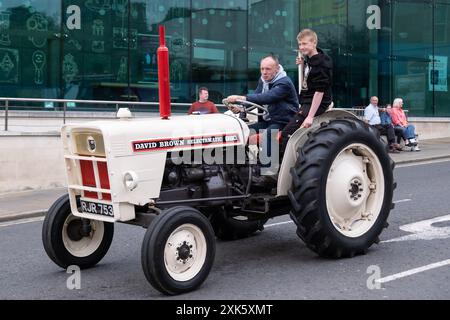 Ballymena, Nordirland - 19. Juli 2024: Vintage Tractor Rally, David Brown Selectamatic in Rot und weiß. Konzept Retro, Landwirtschaft, Landwirtschaft Stockfoto