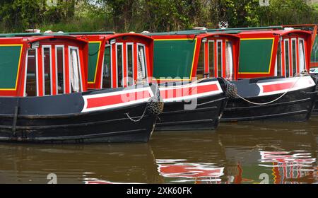 Schmale Boote auf dem Llangollenkanal Stockfoto