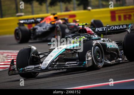 Budapest, Ungarn. Juni 2024. 55 SAINZ Carlos (Spa), Scuderia Ferrari SF-24, 01 VERSTAPPEN Max (nld), Red Bull Racing RB20, Action während des Formel-1-Großen Preises von Ungarn 2024, 13. Runde der Formel-1-Weltmeisterschaft 2024 vom 19. Bis 21. Juli 2024 auf dem Hungaroring, in Mogyorod, Ungarn - Foto Eric Alonso/DPPI Credit: DPPI Media/Alamy Live News Stockfoto