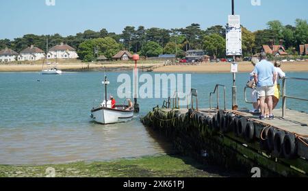 Fähre über die Mündung des Flusses Deben Felixstowe Fähre nach Bawdsey. Stockfoto