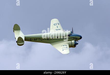 Vintage Lockheed 12A Electra Junior im Flug Stockfoto