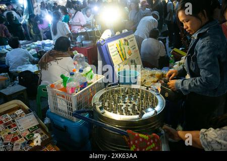 Chiang mai, Thailand, 20. Dezember 2019: Ice Pop Hawker verkaufen ihren handgemachten Ice Pop auf der Straße. Stockfoto