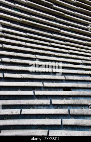 Dundee, Schottland – 24. März 2024: Seitenansicht des V&A Design Museums und der Galerie in Dundee Schottland. Stockfoto