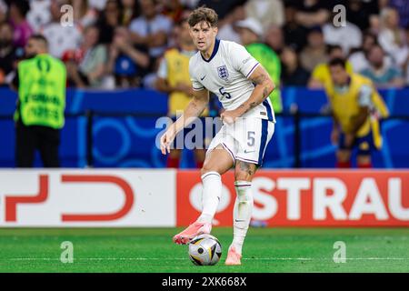 John Stones aus England war beim Endspiel der UEFA EURO 2024 zwischen Spanien und England im Olympiastadion Berlin in Berlin zu sehen. Stockfoto