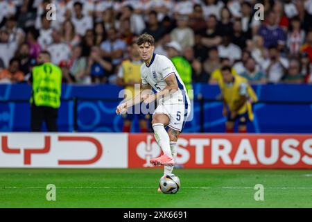 John Stones aus England war beim Endspiel der UEFA EURO 2024 zwischen Spanien und England im Olympiastadion Berlin in Berlin zu sehen. Stockfoto