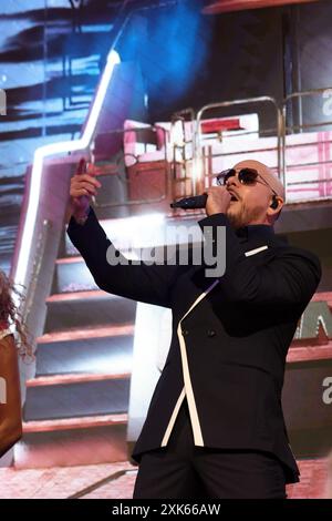 Phoenix, AZ, USA. Juli 2024. Pitbull tritt 2024 am 20. Juli 2024 beim WNBA All Star Game im Footprint Center in Phoenix, Arizona auf. Quelle: Mpi34/Media Punch/Alamy Live News Stockfoto