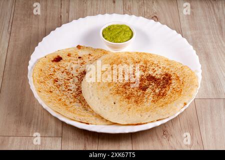 Dosa , Dosai, Ghee Braten, Tomate Coconut Chutney sambar beliebte südindische Frühstück, Kerala, Tamil Nadu Indien. Draufsicht auf Masala Dosa Kerala Break Stockfoto