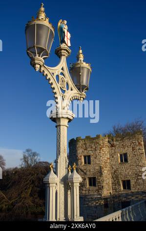 Laternenpfahl auf der Lendal-Brücke über den Fluss Ouse, York, UK Stockfoto