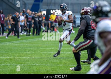 Matthew McKay (Frankfurt Galaxy, #3) am Ball, GER Rhein Fire vs. Frankfurt Galaxy, Fußball, European League of Football, Spieltag 9, Saison 2024, 21.07.2024 Foto: Eibner-Pressefoto/Fabian Friese Stockfoto