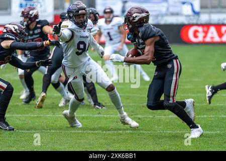 Omari Williams (Rhein Fire, #2) am Ball, GER Rhein Fire vs. Frankfurt Galaxy, Fußball, European League of Football, Spieltag 9, Saison 2024, 21.07.2024 Foto: Eibner-Pressefoto/Fabian Friese Stockfoto