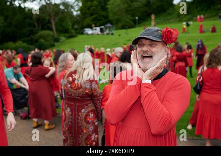 Preston, Lancashire, Großbritannien. Juli 2024. Der „Must Wuthering Heights Day Ever“ – Kate Bush Appreciation Day im Miller Park, Preston, Lancashire, Großbritannien. Quelle: Garry Cook/Alamy Live News Stockfoto