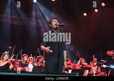 Lanciano, Italien. Juli 2024. Gianluca Ginoble von Il Volo tritt während eines Konzerts auf der Tour al Villa delle Rose Park in Lanciano „Tutti per uno - Capolavoro“ auf. Quelle: SOPA Images Limited/Alamy Live News Stockfoto