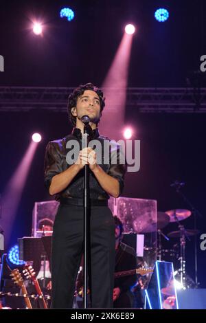 Lanciano, Italien. Juli 2024. Gianluca Ginoble von Il Volo tritt während eines Konzerts auf der Tour al Villa delle Rose Park in Lanciano „Tutti per uno - Capolavoro“ auf. Quelle: SOPA Images Limited/Alamy Live News Stockfoto