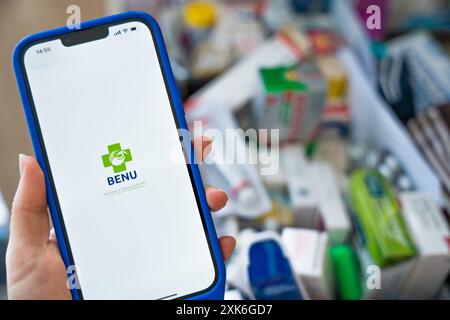 Prag, Tschechische Republik - 21. Juli 2024: BENU-Apothekenanwendung am Smartphone Stockfoto